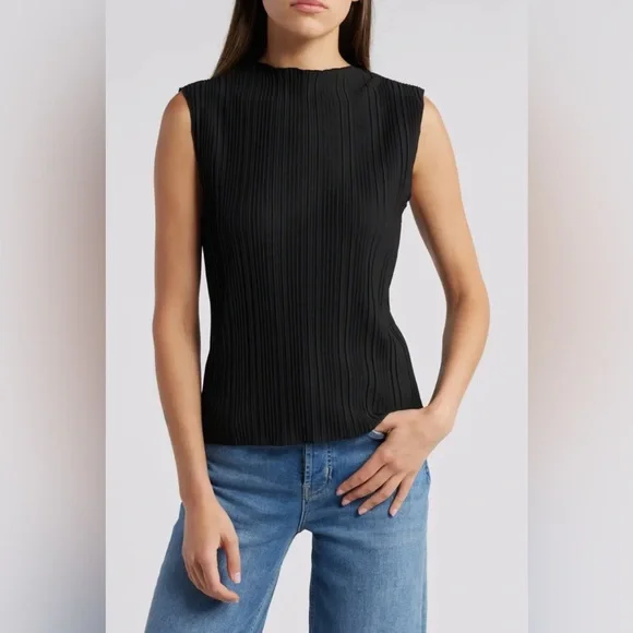 Rails Trea Sleeveless Plisse Top - Picture 2 of 8